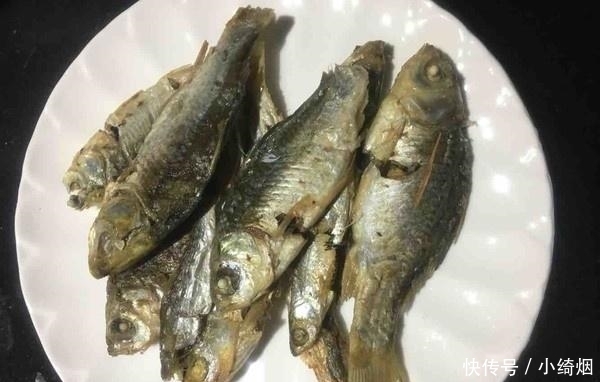 配料|这样做小鱼干,干香辣爽超下饭,比红烧肉还好吃,老公孩子馋疯了