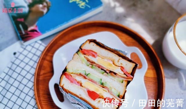 芝士培根煎蛋三明治|超简单的早餐自制三明治,这样做营养均衡又美味,完胜外卖~!