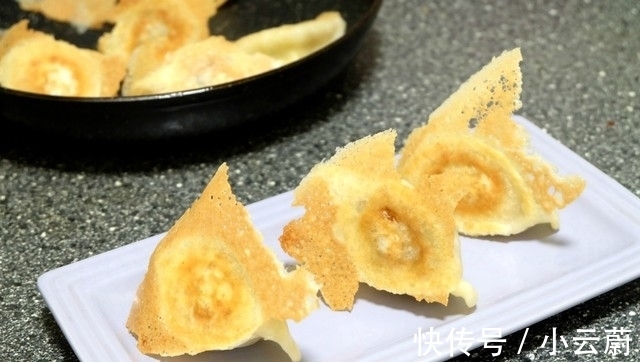 锅巴|饺子别再煮了，试试这个做法，面粉水比例调配好，冰花又焦又脆！