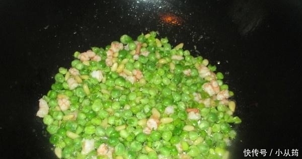 不管有钱没钱，女人要隔三差五吃“天然玻尿酸”，皮肤水嫩显年轻