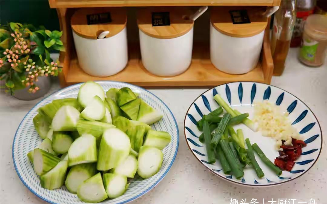 炒菜|三伏天养生,建议每天吃点清淡的,教你3种家庭炒菜,平稳度夏天