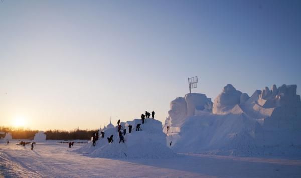 太阳岛|这个雪做的冰墩墩有30米高！