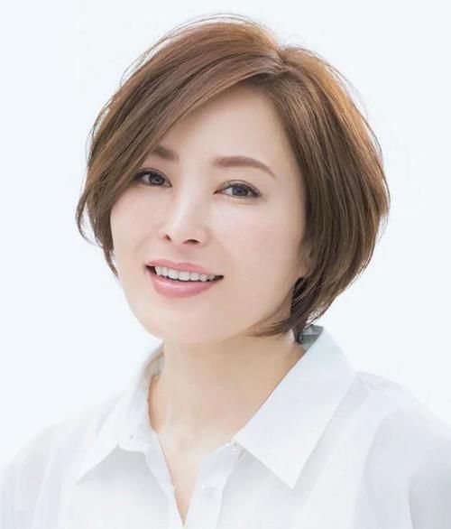 减龄|中老年女人烫发别选“小卷”,学日本妈妈,烫这些“大卷”更减龄