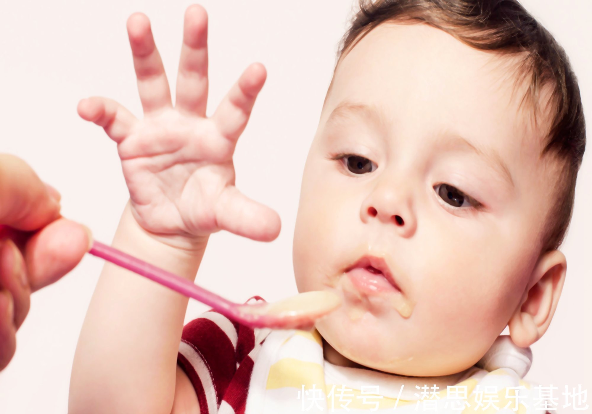 乐乐|宝宝这个月龄时,会迎来第一次发烧,妈妈们要会基本的应对处置