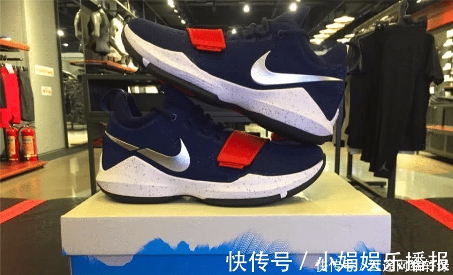 阿迪|穿着“阿迪”的球鞋,去“耐克”专卖店买鞋,导购员会怎么看待?