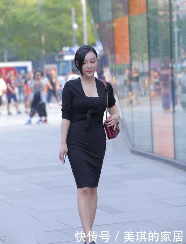 穿在身上|小黑裙显瘦有气质,衬托出来的气质优雅高贵,让人嫉妒!