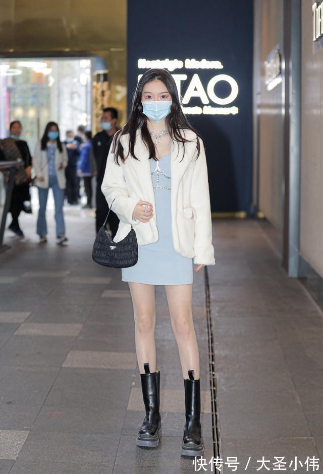 时尚打扮|美女街拍:连衣短裙搭配花样多,多种气质都可以穿出来,时尚打扮不能少