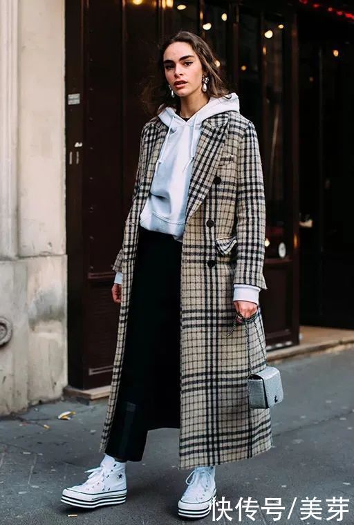 大衣里面穿什么？这4款绝美内搭，让你时髦一整个冬天