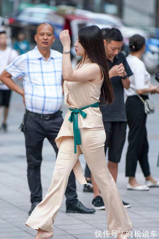 穿搭|一身黑色系穿搭,衬肤又显气质,很适合白皙的女生穿搭