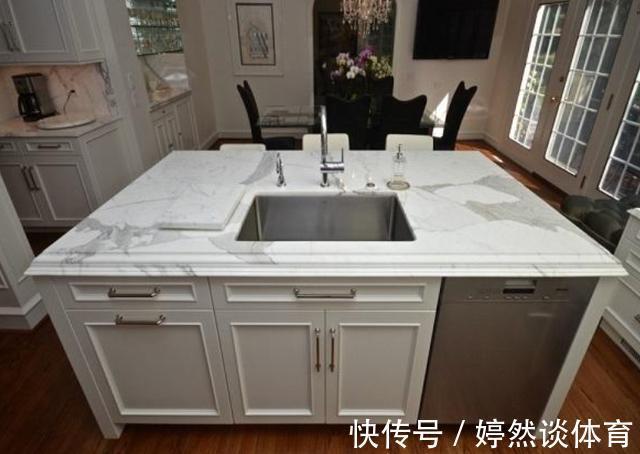 橱柜|洁净厨房下,橱柜台面选择和保养太重要了,5个细节要知道