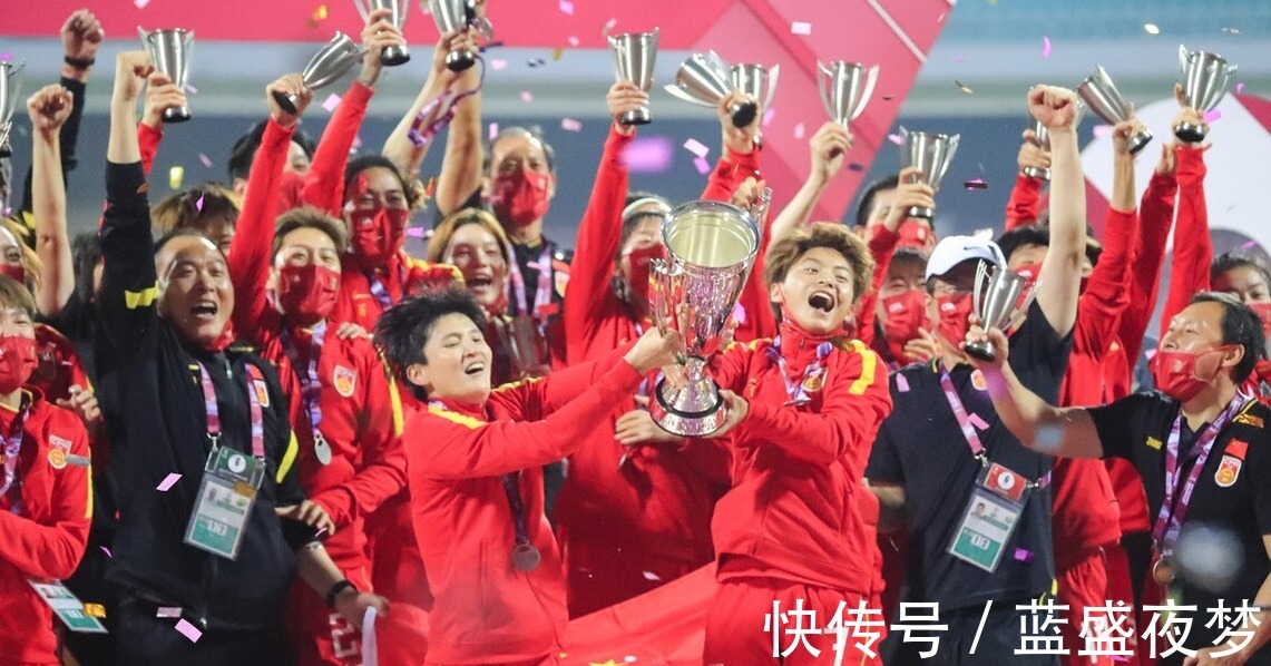 表态|女足夺冠后!这次奖金给足了,韩乔生直指男足,人民日报发声表态!