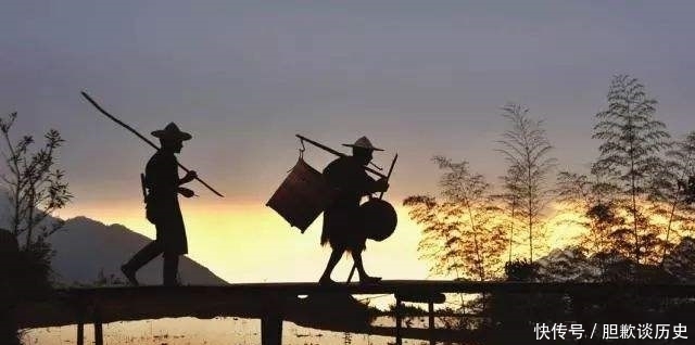 我国古代的鞋子为什么鞋头大都上翘?上面体现了古人的智慧