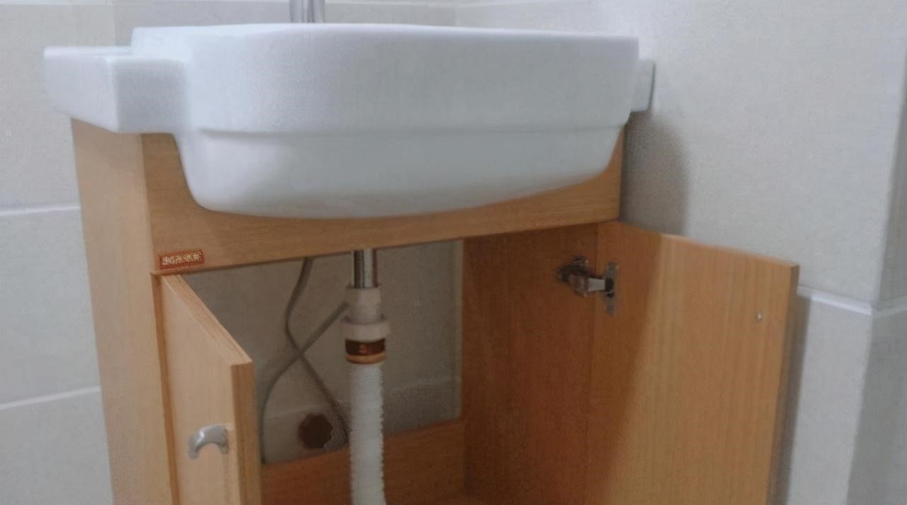 施工队|怪不得别人家厨房和卫生间这么整洁,原来下水管道是这么安装的