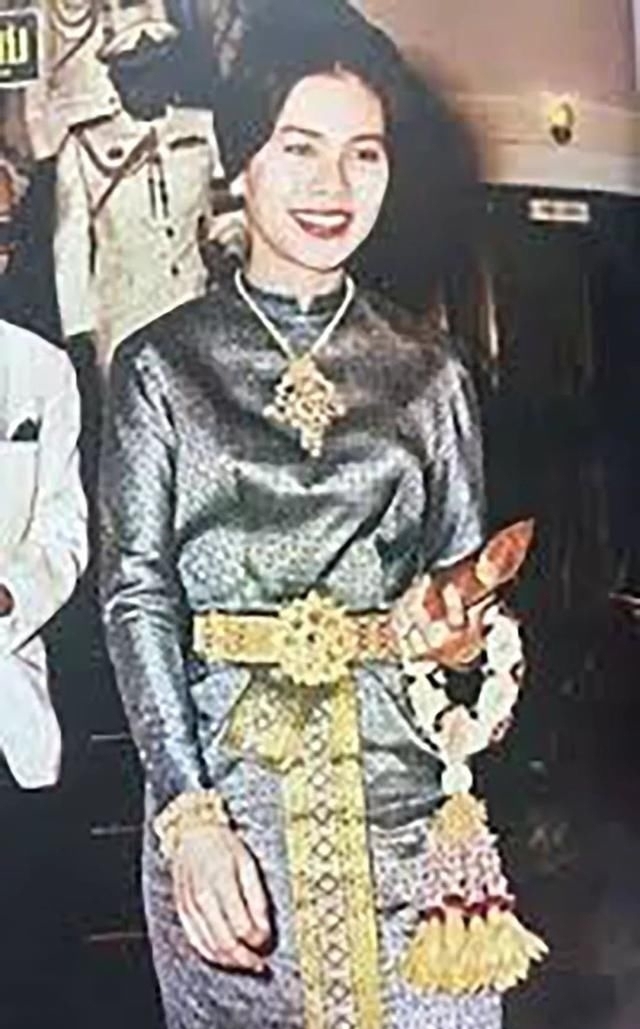 细数诗丽吉王后的传统服装,款款精美绝伦,不愧是泰国第一美人