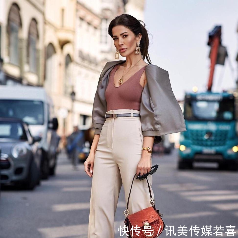 首饰|女人戴“手镯”还是“手表”好看？三个理由告诉你，戴错很尴尬！