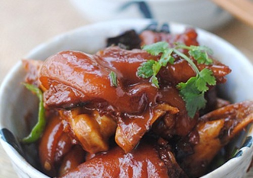 家常焖猪蹄的方法介绍