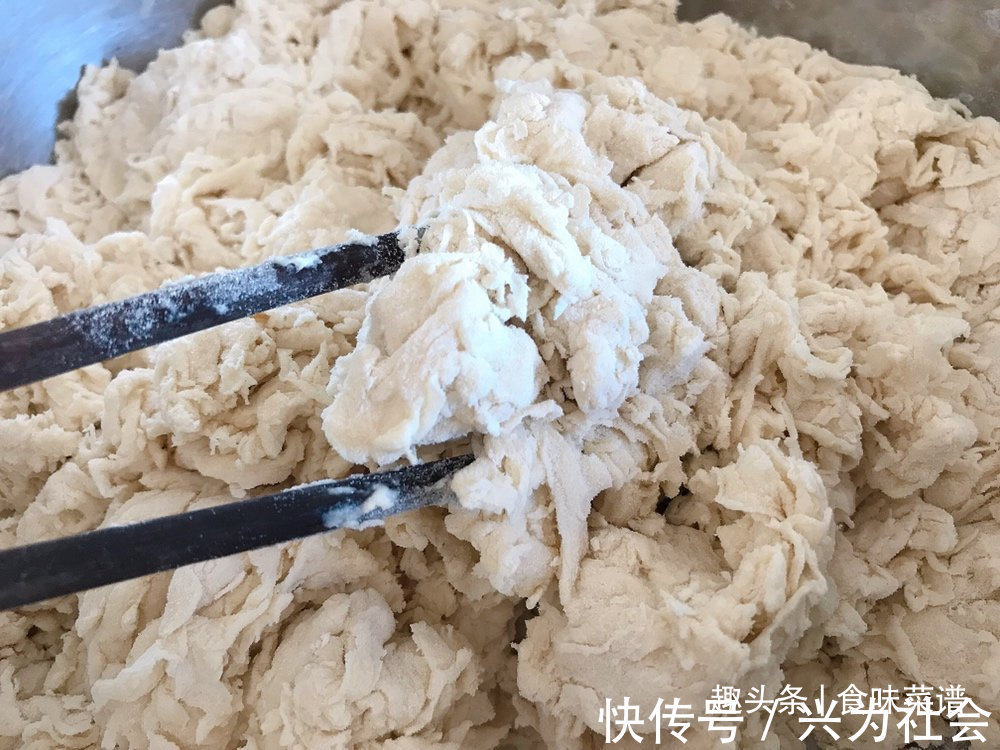 包子|豇豆猪肉包子调馅方法，鲜香扑鼻，好吃不油腻，老公一顿能吃5个