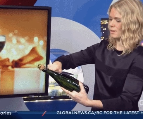 |搞笑GIF:教室里的女汉子又开始劈腿了,真是伤不起啊