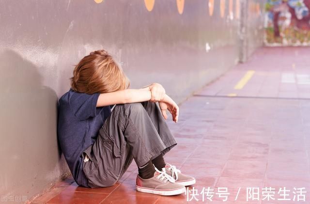 父母|父母常给孩子灌输这些思想,将来不仅容易没出息,还会过得很窝囊