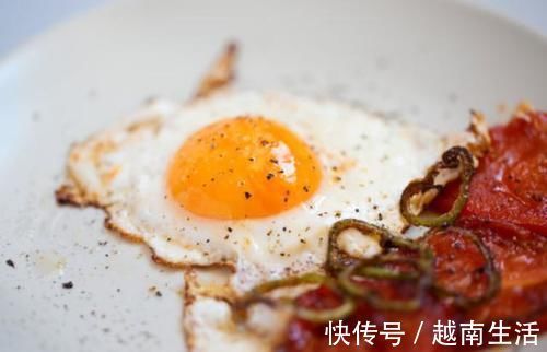 笨鸡蛋|每天吃一个鸡蛋，有助于养生？可能并不是，这4个误区，尽量避开