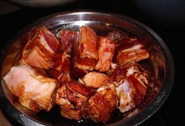 40年大厨教我做粉蒸肉时，多加一点它，粉蒸肉肥而不腻更好吃