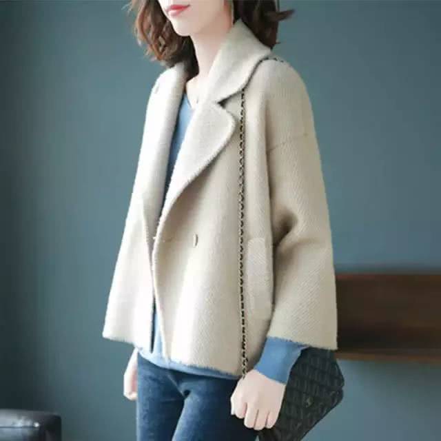 外套 女人再漂亮,出门别大衣配裙子,瞧今年主流貂绒外套,洋气忒保暖