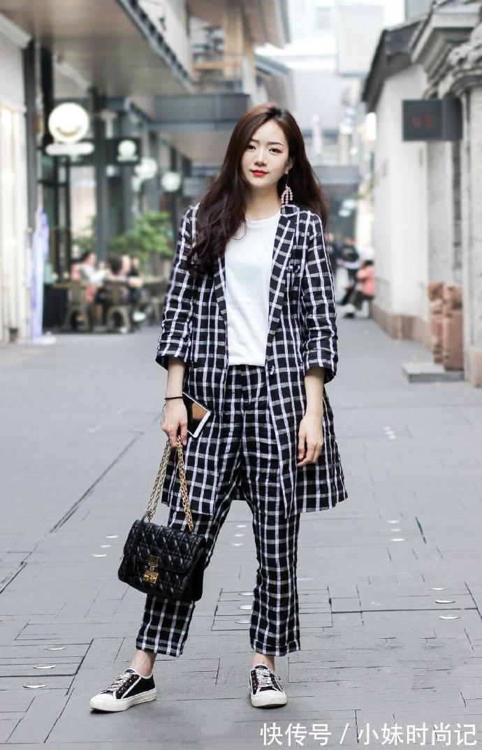 色款|12款同色系穿搭look,美得不尽相同,看完或许你会爱上这种风格!