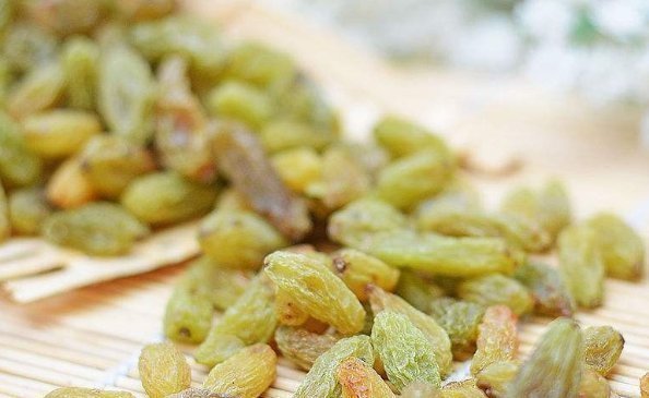 葡萄干|早餐吃几粒葡萄干,竟然有想不到的好处,抗衰抗癌,肌肤更透亮!