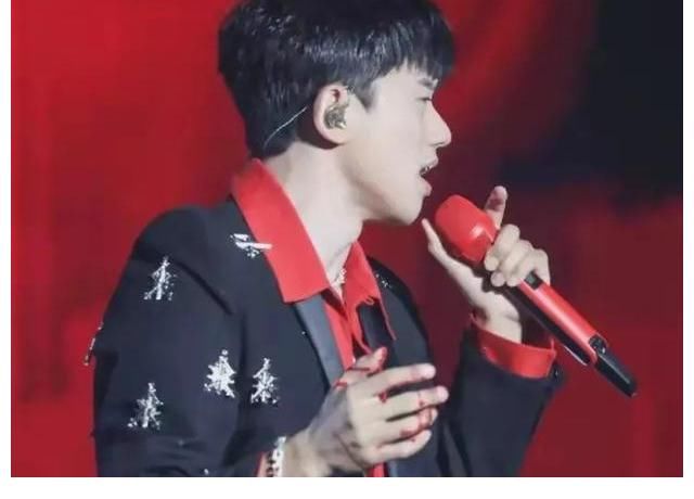 快乐家族全员停工？何炅新节目被顶替，疑似芒果禁止主持人接私活