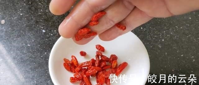 开胃汤|1根丝瓜3个蛋，教你一锅我家最爱喝的开胃汤，汤汁奶白营养又好喝！