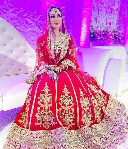  宝莱坞|宝莱坞女星萨娜?汗的婚纱照，lehenga透出中国红的喜庆