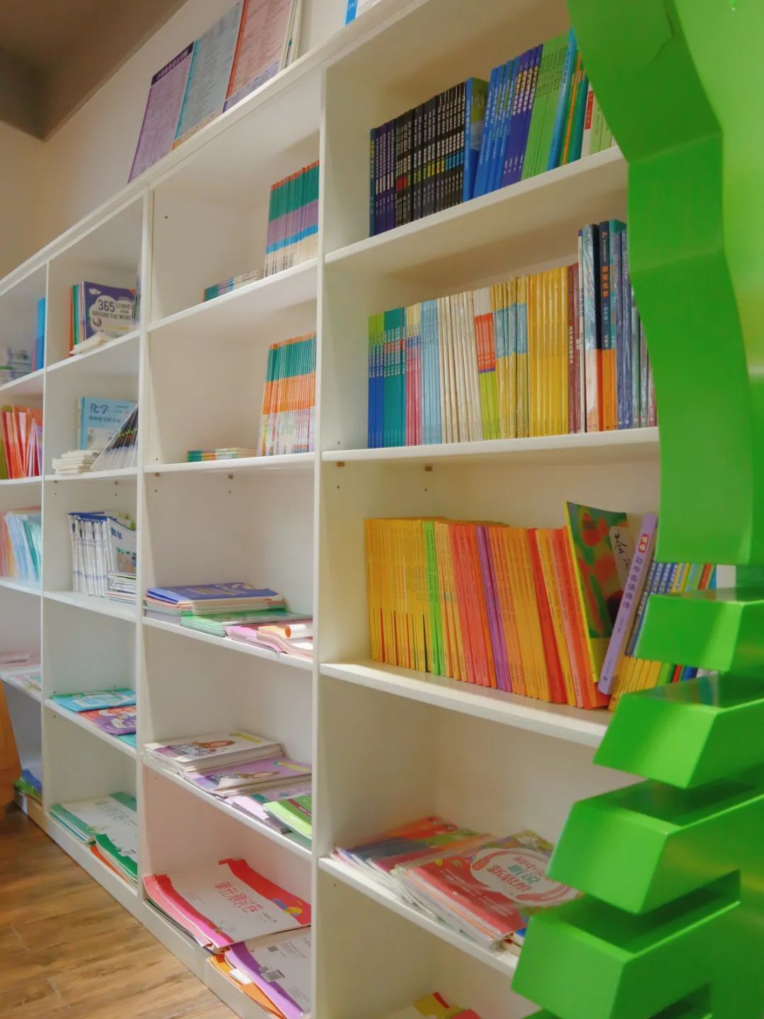 小书店!独具特色的衡复小书店,适合静心求知的你