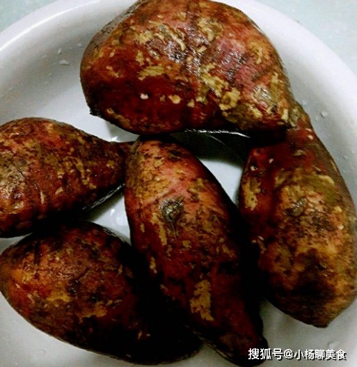 烤红薯，直接丢烤箱就错了！加点它，红薯香甜软糯，不会干巴巴