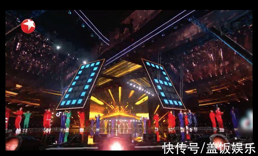 东方跨年好精彩!冯琳主持惊艳大气,张明敏老了,林子祥穿棉袄