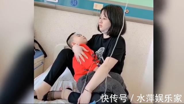 点滴|外甥生病了,小姨抱着孩子打点滴,网友必须得要二胎了