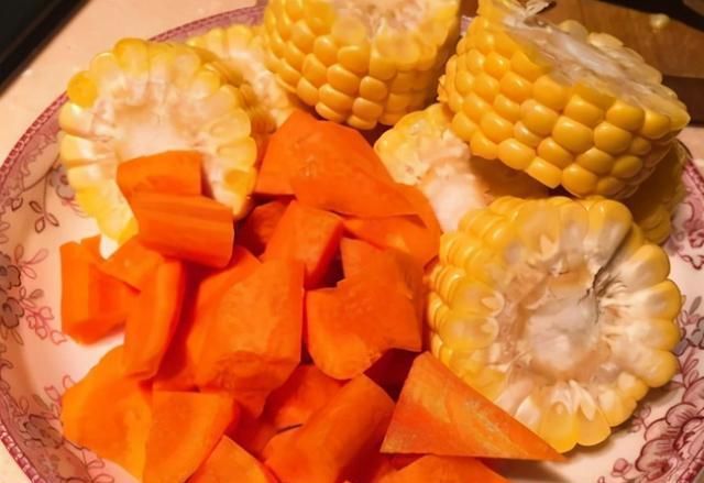 喜欢|炖猪排骨汤时,牢记“1做2不做”,汤清香肉纯正,好喝无腥味