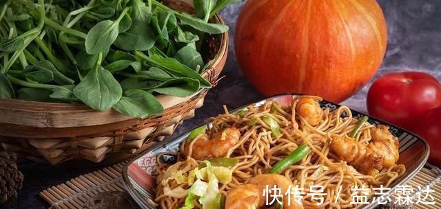 热量|晚上4个习惯正在“悄悄”养膘,劝你趁早改掉,或能变成瘦美人