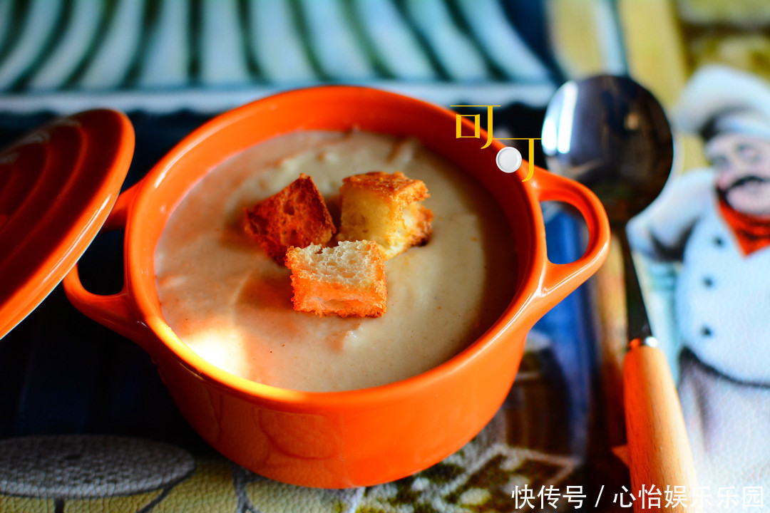 过年|奶油蘑菇浓汤过年家宴来一道经典西式浓汤,老人孩子都爱吃