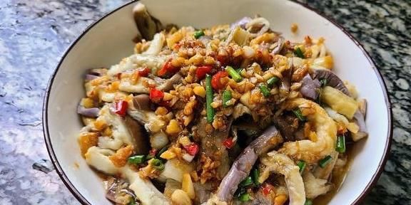 黄豆酱|茄子这样做味道更香，教你一道蒜蓉茄子的做法，简单美味嘴馋就做