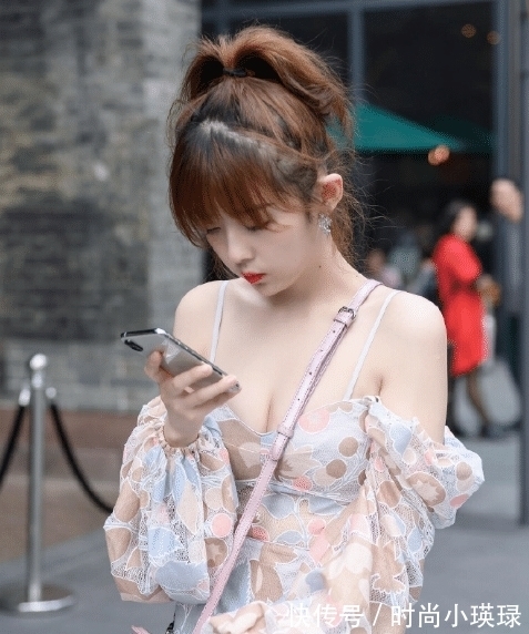 裙子 表妹出门就是有个性,把“床单”拿来当裙子穿,走路都在散发仙女的魅力