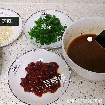 想要滋补养颜补气血,一定要喝一碗酱香饼(简单版)