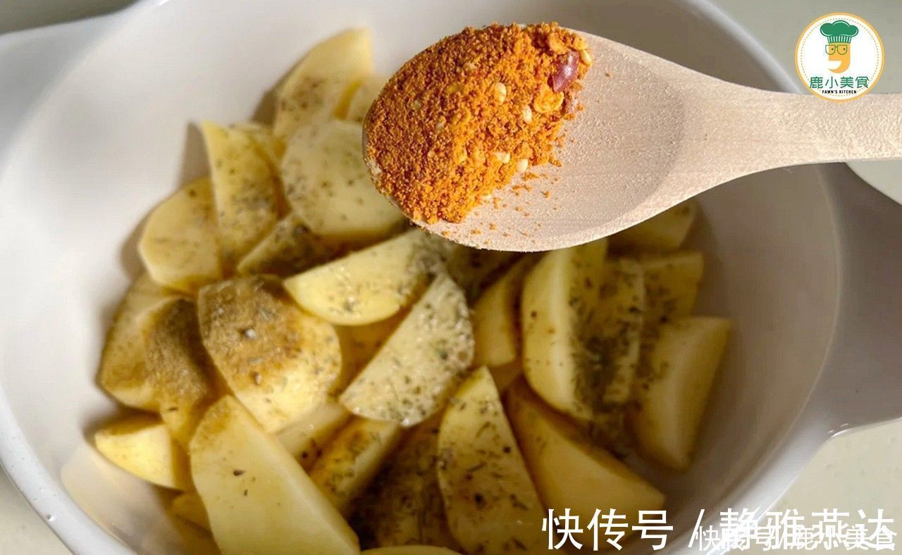 无需厨艺经验和技巧,教你做“椒酥薯角”,椒麻软糯,薯香十足