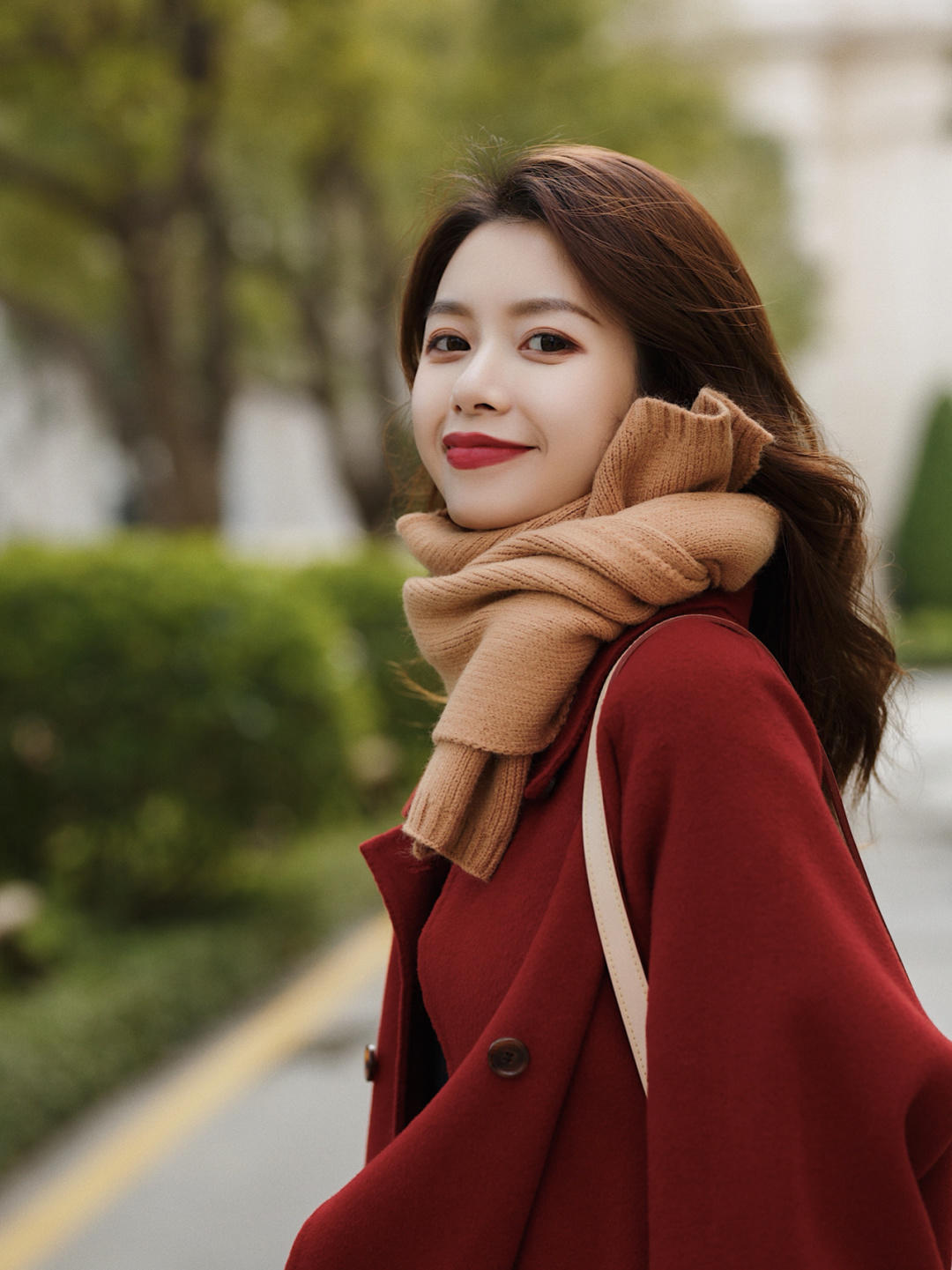 冬季 会穿衣比身材好重要,来看冬季优雅“大衣look”,年轻又时髦