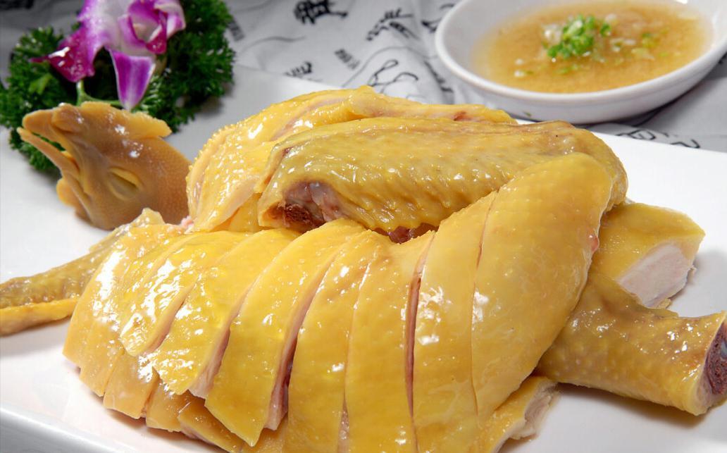 白切鸡怎么做好吃?学习一下广东大厨的做法,皮脆肉嫩色泽金黄