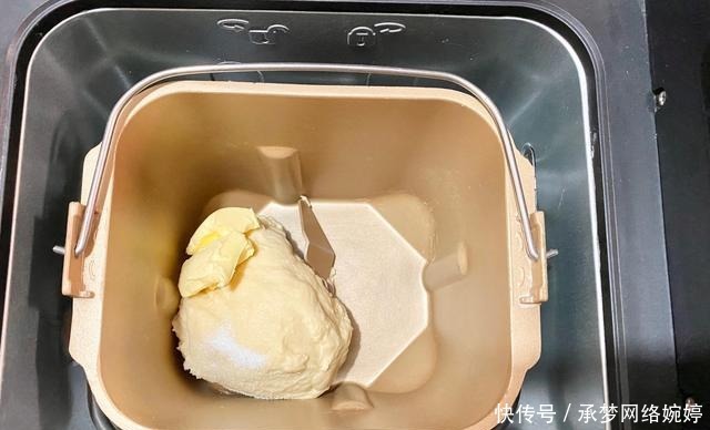 有芝士有肉肉的好吃快手咸面包,制作简单、营养丰富,早餐好选择