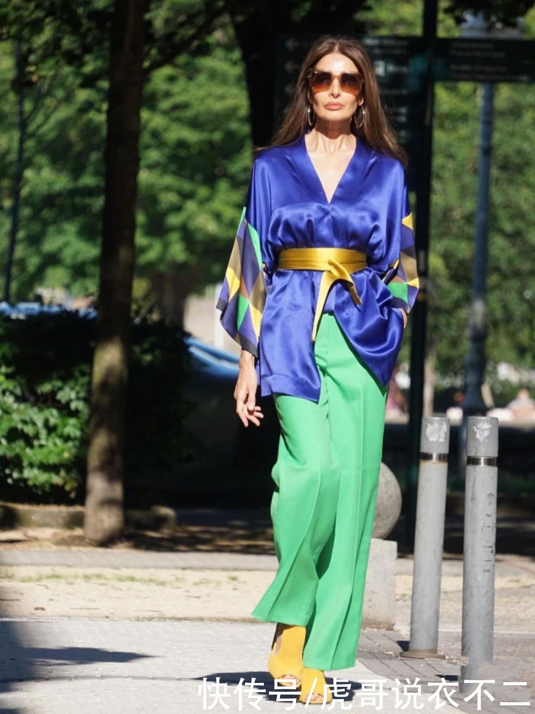 模特|懂搭配的女人不显老，不信瞧这位西班牙奶奶，年过半百比模特还潮