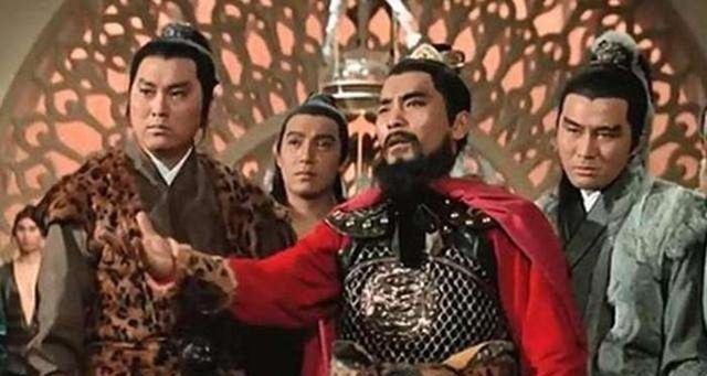 五头牛@历史上最勇猛的将军之一,因死得太冤被封神,千年来人们绕墓而行!