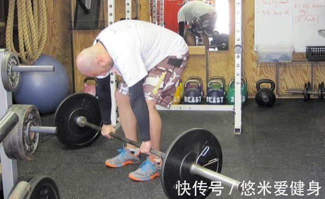 肌群|圆背硬拉——检验新人与高手训练水平的动作,完成大重量更轻松