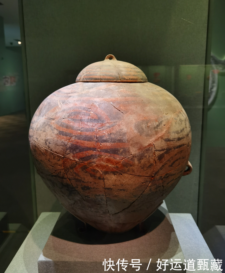 红山|红山文化玉器神秘色彩的图腾象征,材料质地细密,造型深厚凝重