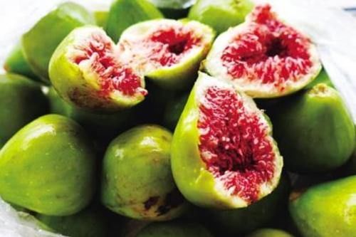 便秘者必吃的水果，无花果膳食纤维十分丰富，直接新鲜食用就行